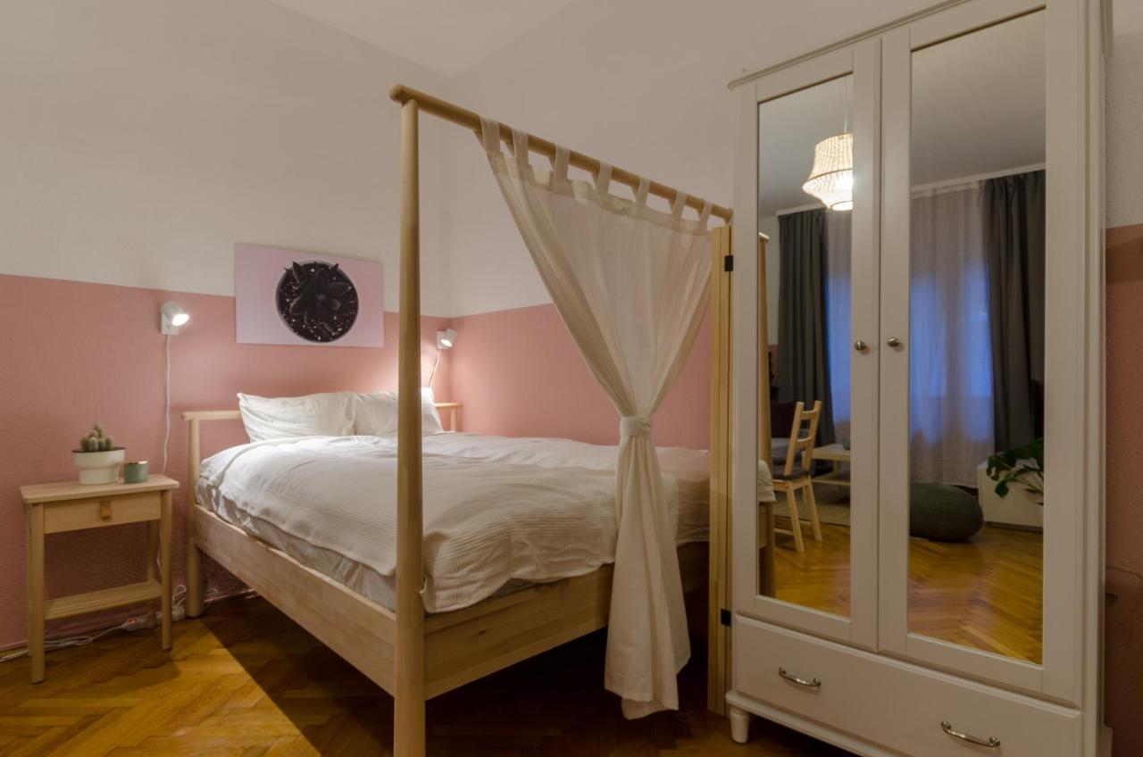 Appartamento Studio Next To Kiraly Street Kd11 Budapest Esterno foto