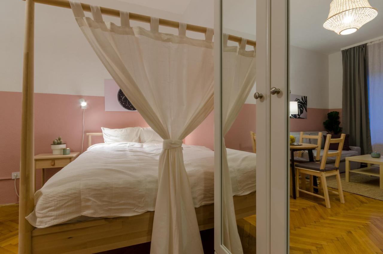 Appartamento Studio Next To Kiraly Street Kd11 Budapest Esterno foto