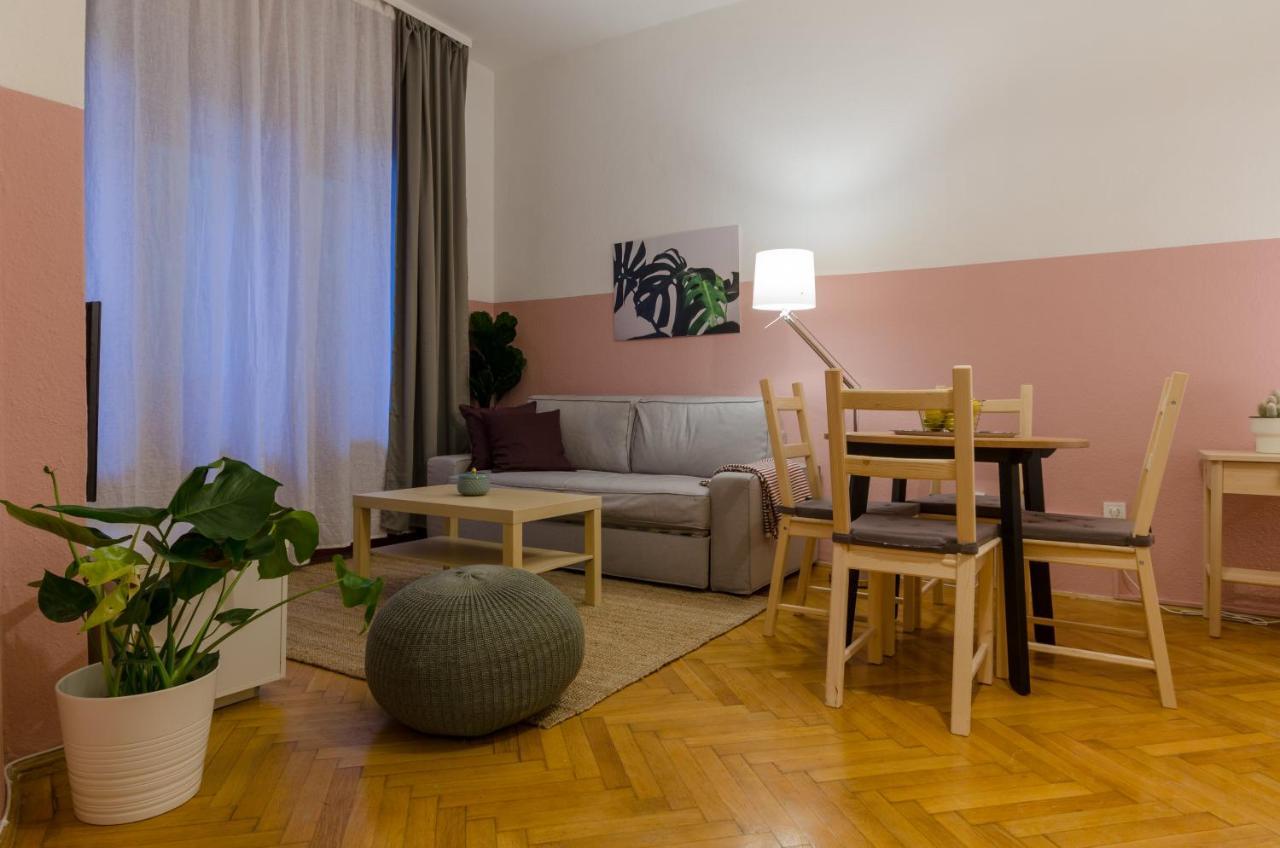 Appartamento Studio Next To Kiraly Street Kd11 Budapest Esterno foto