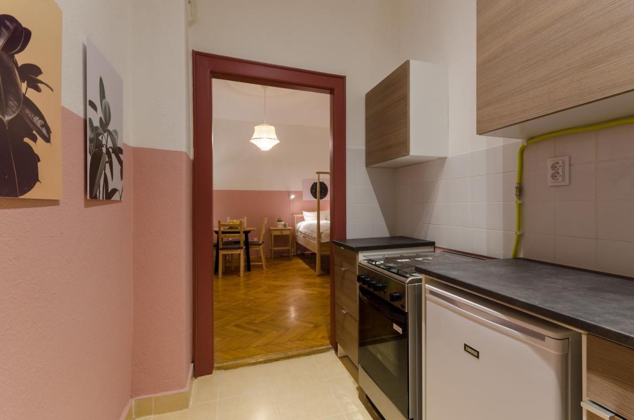 Appartamento Studio Next To Kiraly Street Kd11 Budapest Esterno foto