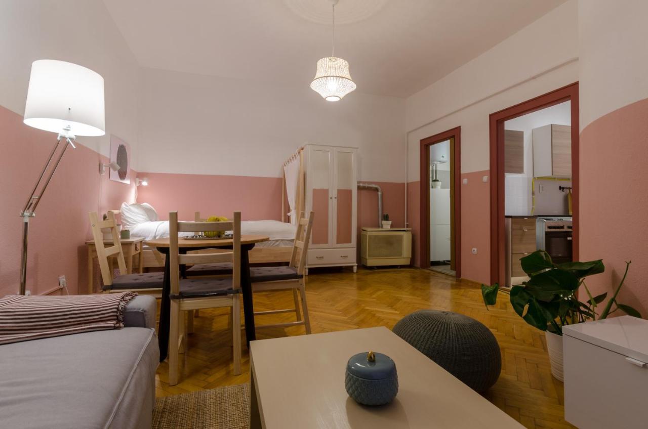 Appartamento Studio Next To Kiraly Street Kd11 Budapest Esterno foto